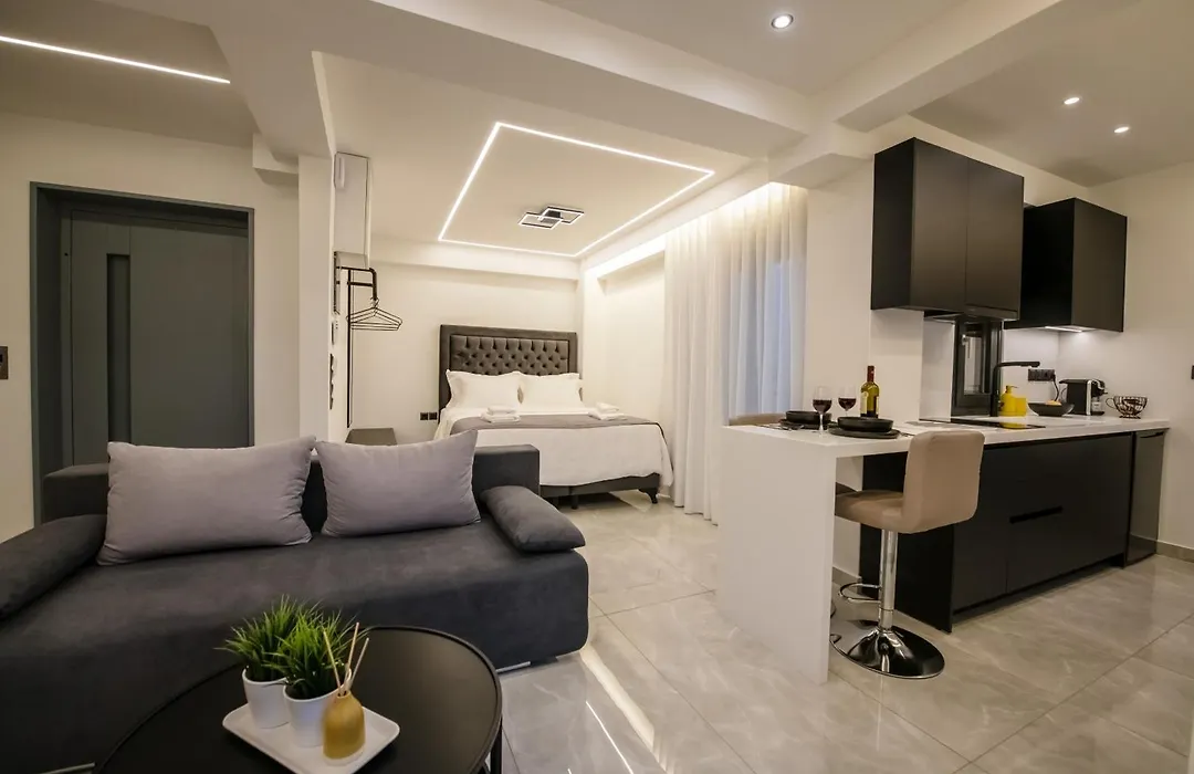Nikki'S Skylight Suite With Private Swimming Pool-1